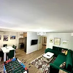 Apartment Chill & Play With Garage *