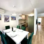 Chill & Play With Garage Apartment *