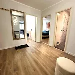 Apartment Chill & Play With Garage *
