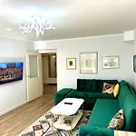 Chill & Play With Garage Apartment *