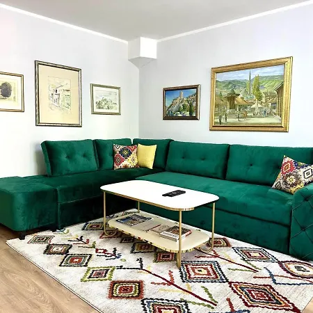 Apartment Chill & Play With Garage